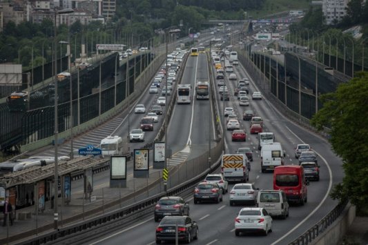 İstanbul’da araç ve yaya trafiği gözlemlendi