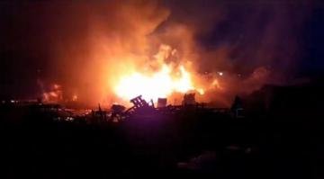 Kocaeli’nin Gebze ilçesinde palet depolama alanında yangın