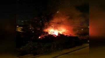 Başakşehir’de gecekondu yandı