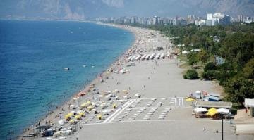 Antalya sahillerinde sıcak hava yoğunluğu