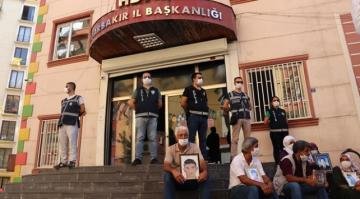 Evlat nöbetine bir aile daha katıldı