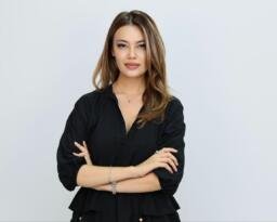 Nur Ela Aşar “Başkasının Işığında Parlayabilmek