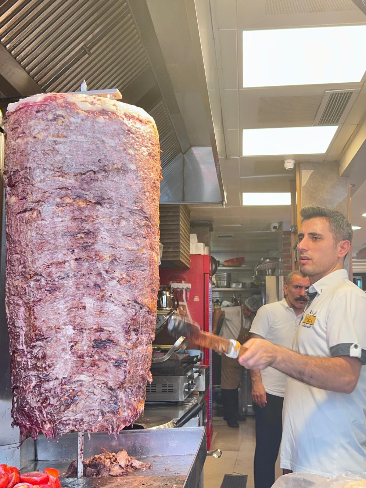 Dönerin Sırrı Cüneyt Yıldız’da: Türkiş Kafe Restoran Lezzetiyle Büyüyor